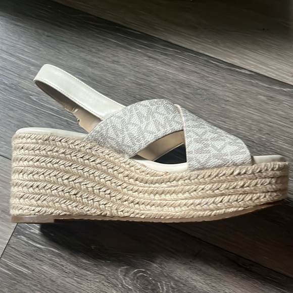 Size 7.5 Vanilla coloured Michael Koars Mid wedge shoes. - Picture 3 of 5